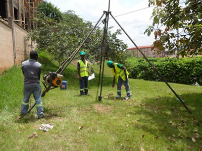 Sondage à la cariére mécanique : description lithologique et prélévement des sols